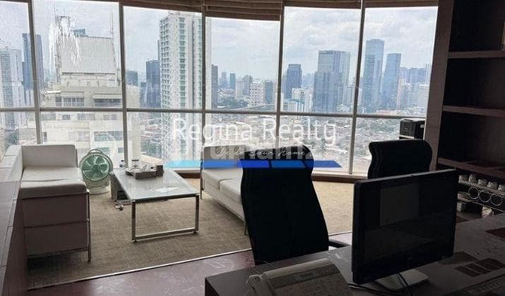 AXA TOWER di Pusat Kota Jakarta