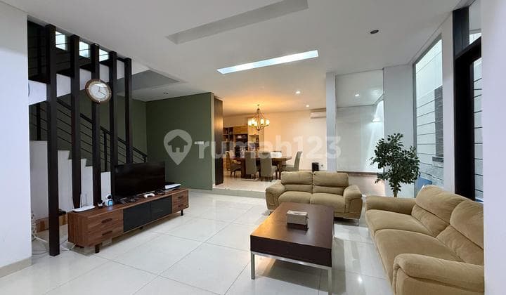 Rumah Pondok Indah 2 Lantai Dekat Pim