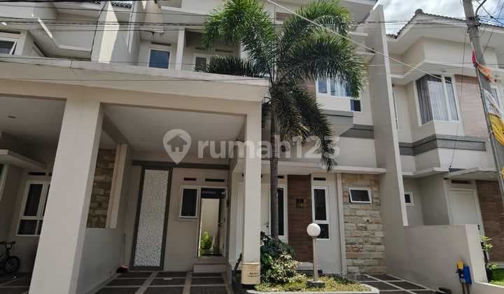 Rumah Cantik Dalam Cluster Perumahan Islami