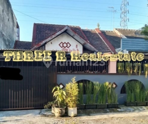 Rumah besar dekat sekolah Hwa Ind di Borobudur