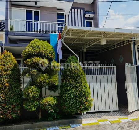 Rumah Cantik 2 Lantai Pandanwangi Blimbing Malang