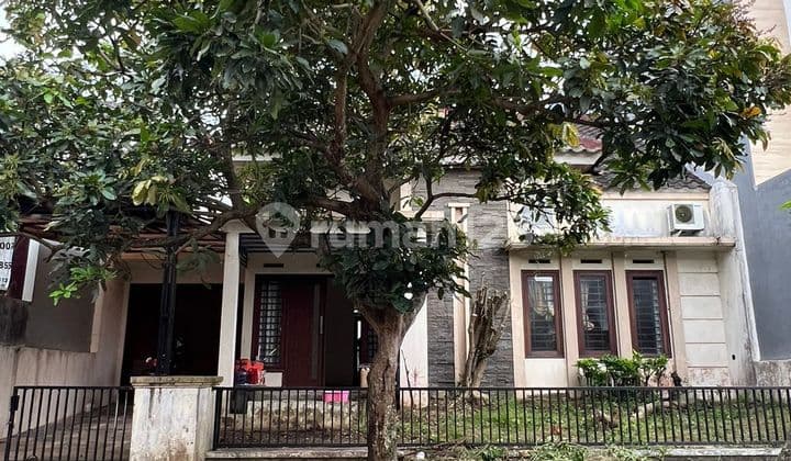 Rumah besar dengan 2 carport harga bagus bisa nego