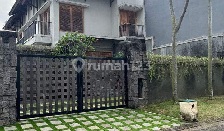 Rumah kusen jati Bagus 2 Lantai SHM bonus kolam ikan