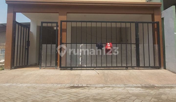 Newly built boarding house fully furnished near many new campuses.