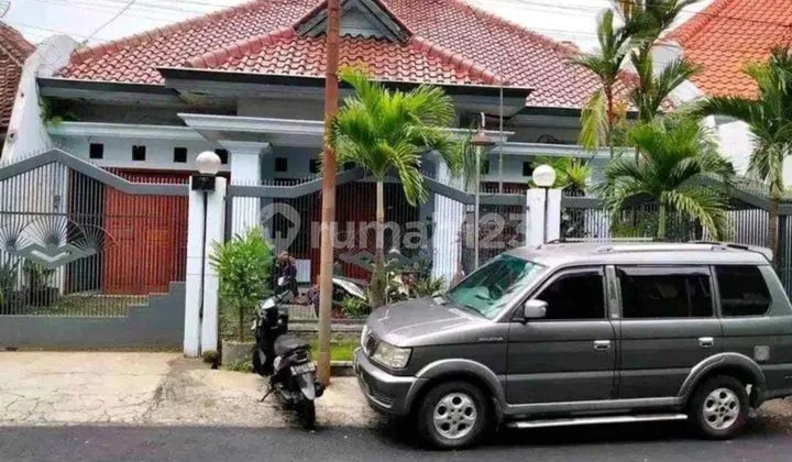 Rumah 2 Lantai Bagus mewah lokasi strategis dekat kampus