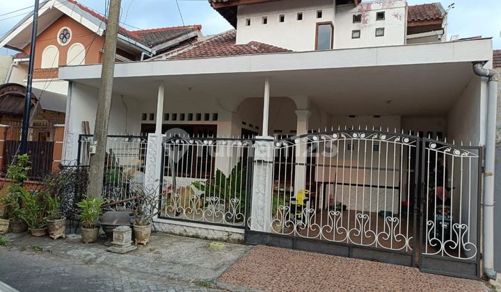 Prime location house in Griyashanta for an exclusive boarding house.