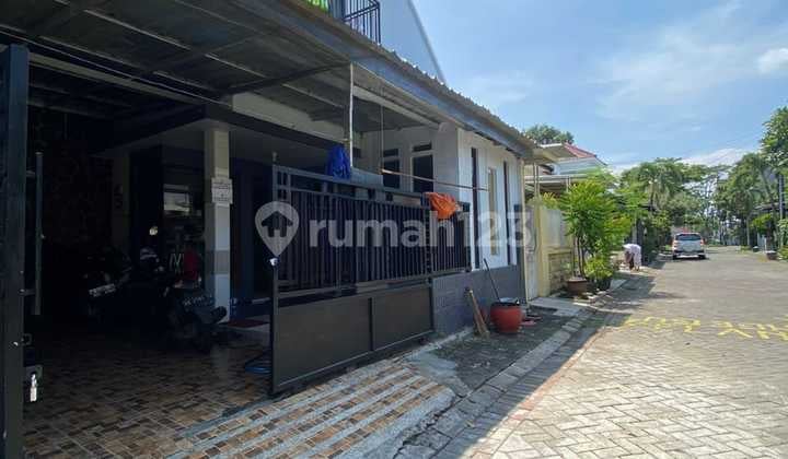 Boarding House for Men Fully Occupied Near Campus UB