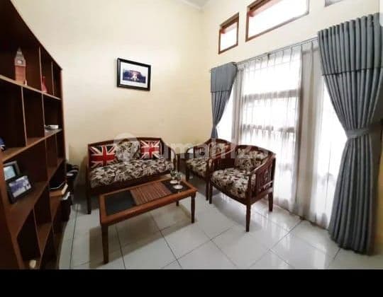 Rumah Tinggal Nyaman Di Komplek