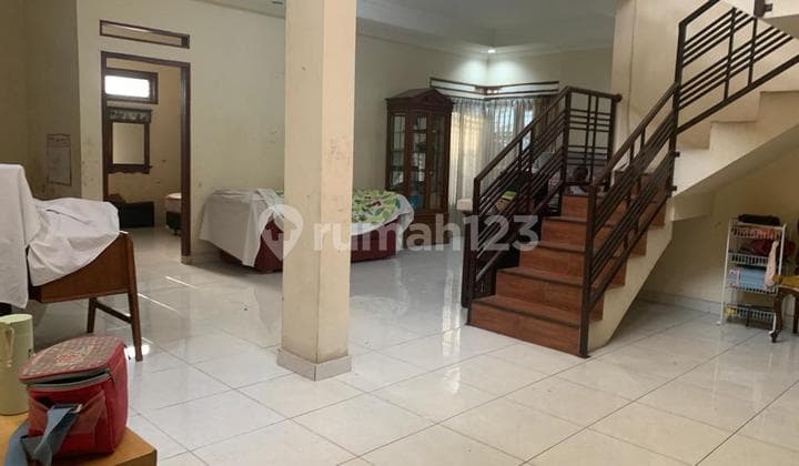 Rumah Modern Nyaman 2 Lantai di Area Turangga