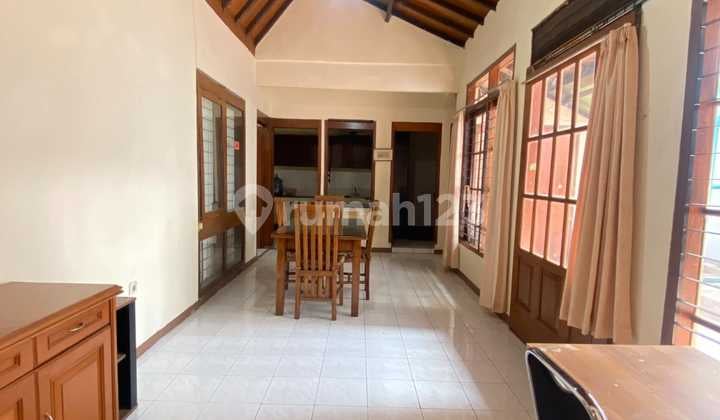 Rumah Classic Nyaman di Cigadung