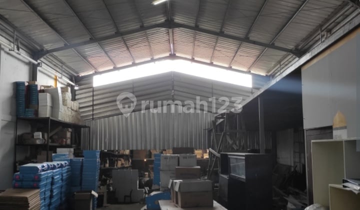 Warehouse. Office and Cafe. Cheap Ready to Use Dirawakalong Tangerang Banten