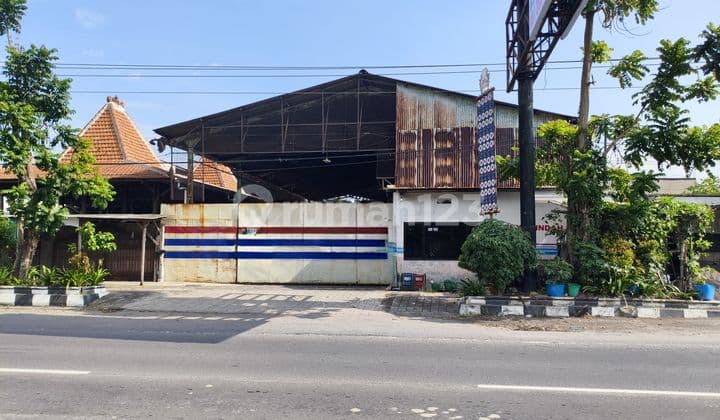 Bonus Land with Strategic Building in Banyuanyar Solo