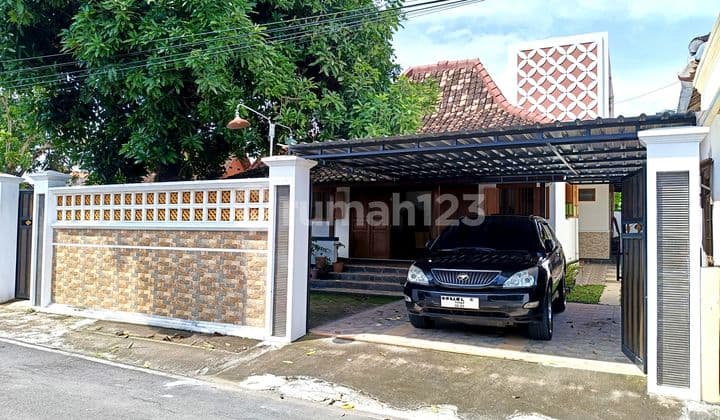 Rumah Bagus Etnik Limasan Modern Siap Pakai di Colomadu Solo