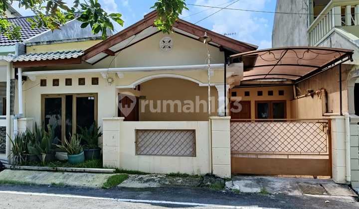 Rumah Bagus Strategis Siap Pakai di Fajar Indah Colomadu Solo