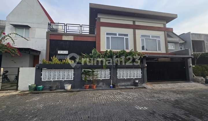 Rumah Mewah Strategis Siap Pakai di Colomadu Solo