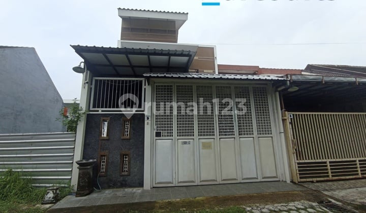 Nice 1.5-Story House Ready to Use in Colomadu Solo
