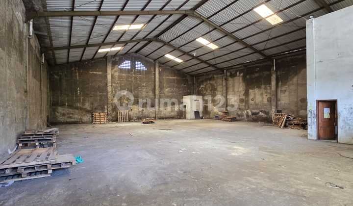 Strategic WarehouseReady to Use in Pasar Kliwon Solo