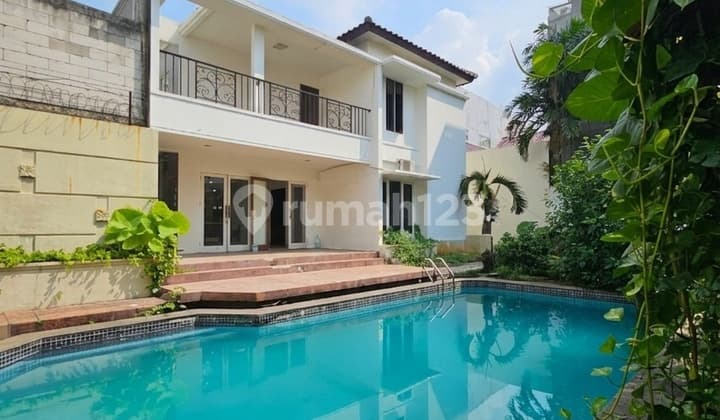 Here is the English translation: For Sale, Ready-to-Occupy House in Strategic, Flood-Free Location in Kemang.