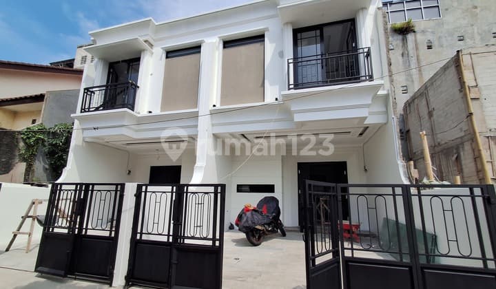 House in Depok, Just a Walk to Depok Lama Station.