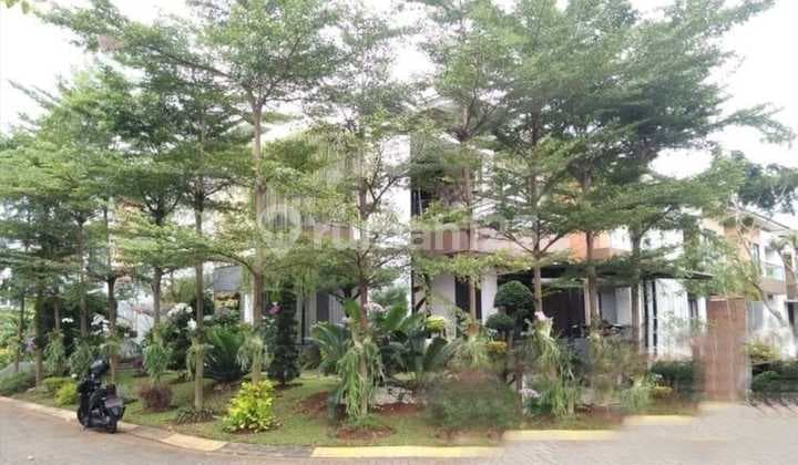 Rumah Hoek Dijual Cepat 2 Lantai Semi Furnished DiCluster Premium