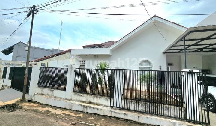 House in Bintaro Sector 1, South Jakarta, SHM (Freehold Title), Ready to Occupy, Within a Complex, Large Land Area