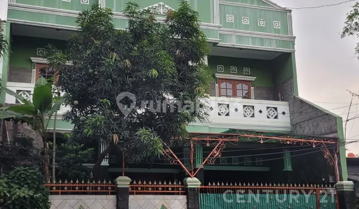 Large House, Well-Maintained, Strategic Location in Sumur Batu