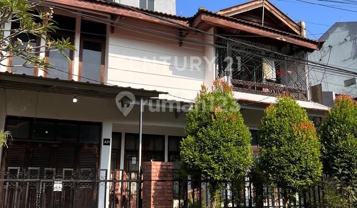 Rumah Strategis Dalam Komplek Elite Di Pondok Bambu