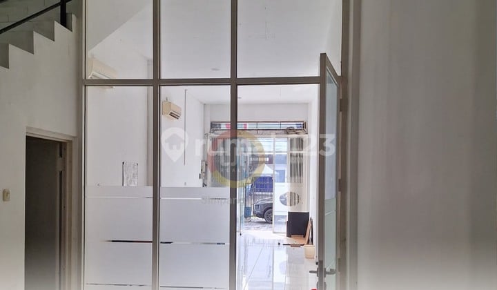 Disewakan Ruko Strategis 120 m2 SHM Gayamsari, Semarang