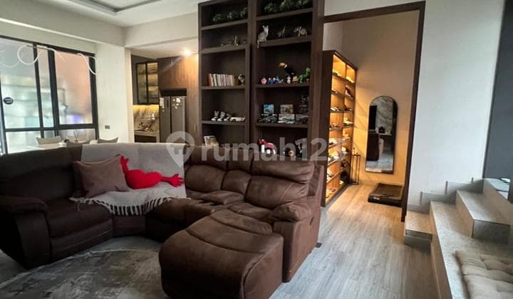 Rumah Mewah dengan Kolam Renang Pribadi Dalam Cluster di BSD