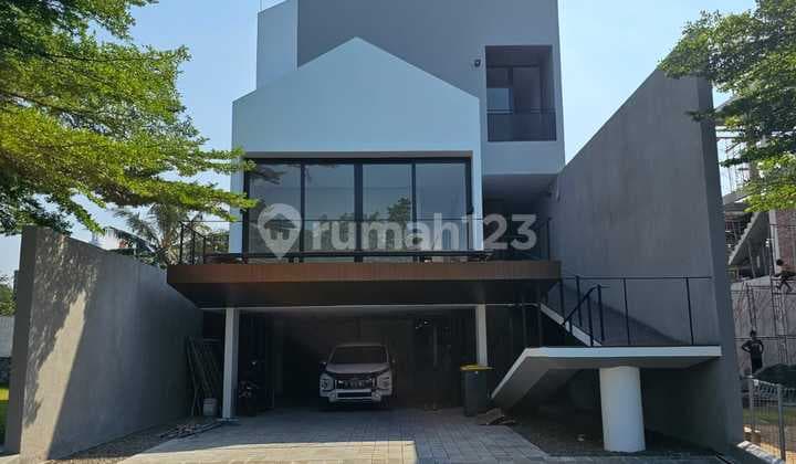 Rumah Dengan Sirkulasi Udara Dan Pencahayaan Bagus Di Kemang