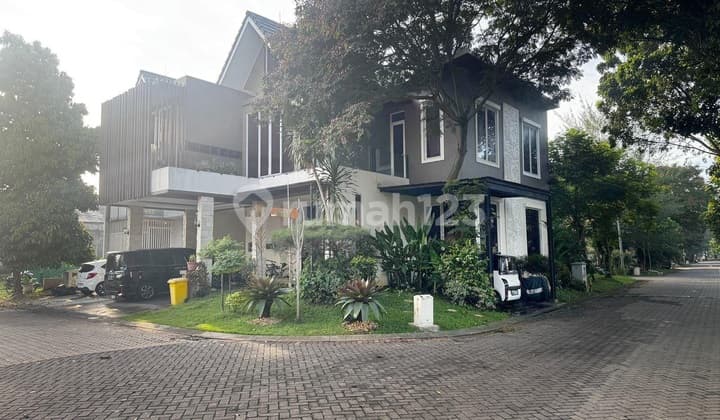 Spacious, Green, and Comfortable Corner House Position in Bintaro Sector 9