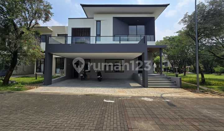 Rumah Mewah Bangunan Mandiri Lingkungan Hijau Di Bsd City