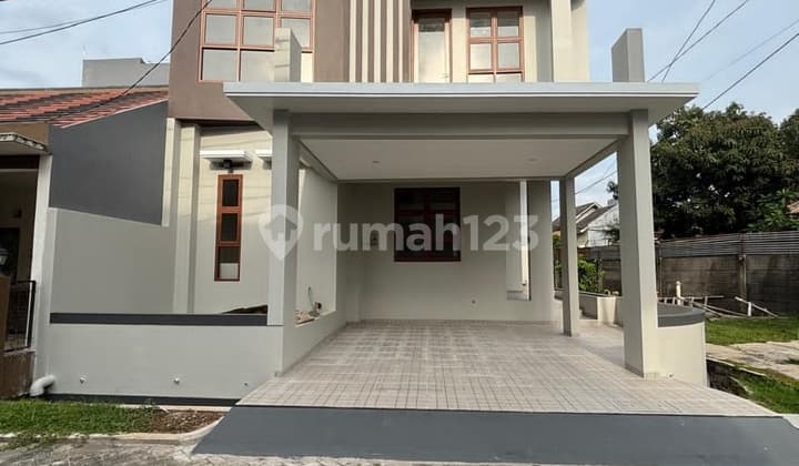 Rumah Baru Hoek Lokasi Dekat Pintu Tol di Graha Raya Bintaro Jaya