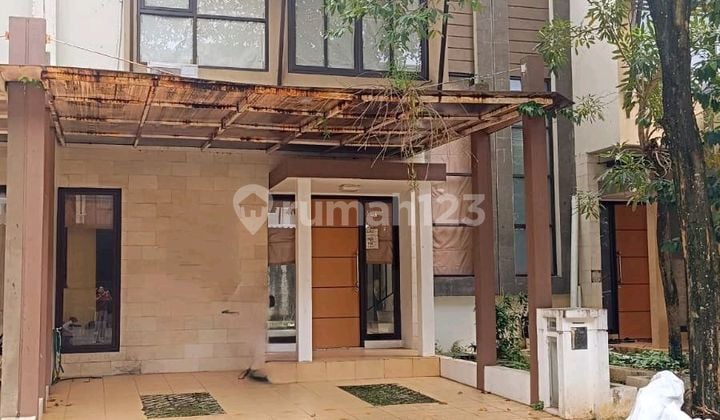 Rumah dengan Halaman Belakang Luas Dalam Cluster di Bintaro Jaya