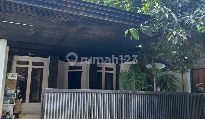 Rumah Terawat Siap Huni Lokasi Sangat Strategis Di Dekat Bintaro