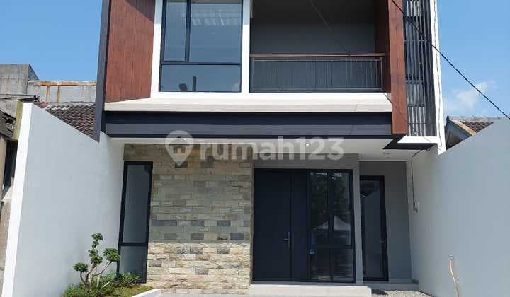 Rumah Modern Tropical Lokasi Strategis di Graha Raya Bintaro