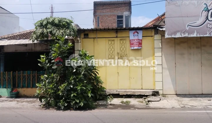 Strategic Shop House and Bustling Cemani Area Strategic Shop House and Bustling Cemani Area