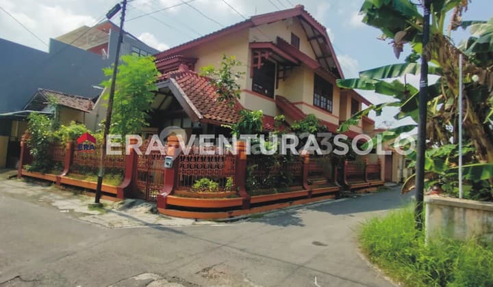 Rumah Strategis Tengah Kota Manahan Solo