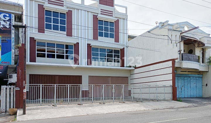 For Rent, Ready-to-Use Shop House in Solo.