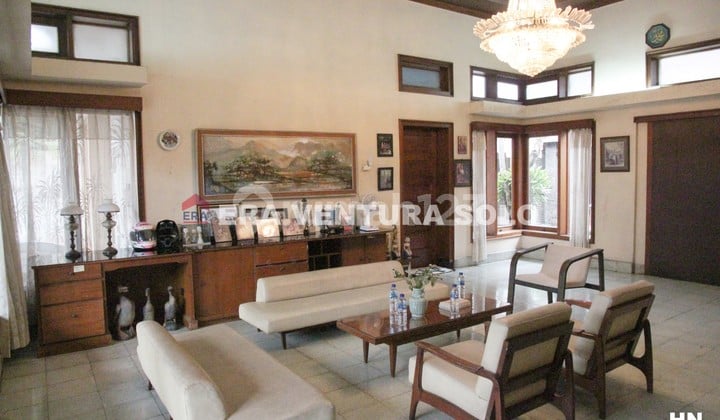 Strategic Luxury House in Laweyan Solo