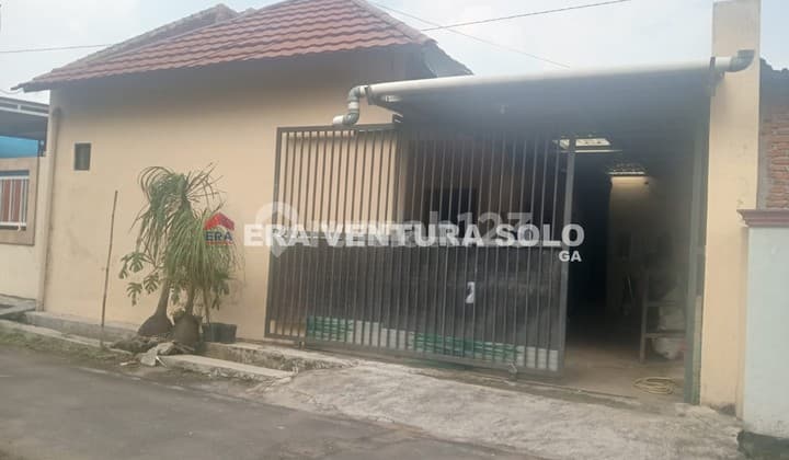 Rumah + Ruang Usaha Strategis Parangjoro