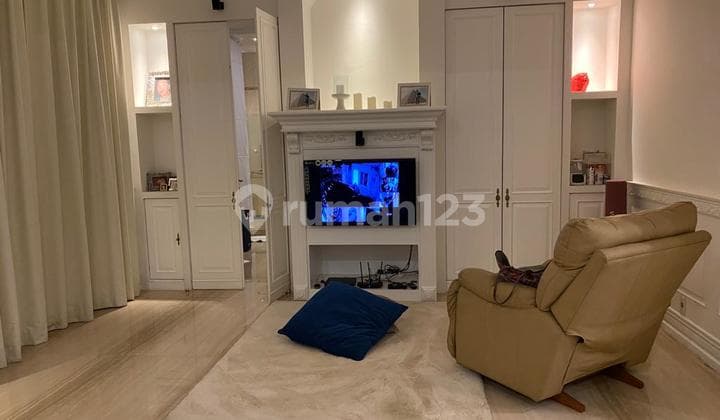 Rumah 3 Lantai Bagus Semi Furnished di Janur Kuning Residence, Jakarta Utara