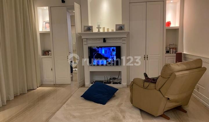 Rumah 3 Lantai Bagus Semi Furnished di Janur Kuning Residence, Jakarta Utara