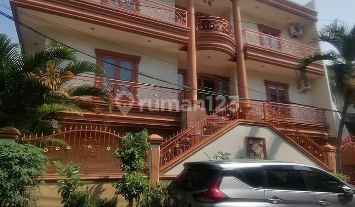 Rumah 3 Lantai Sumarecon Kelapa Gading, harga Murah, Nego