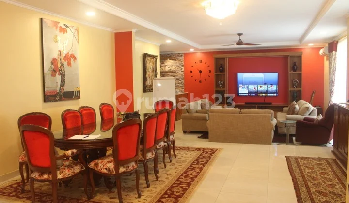 Kebayoran Baru Roadside House 899m