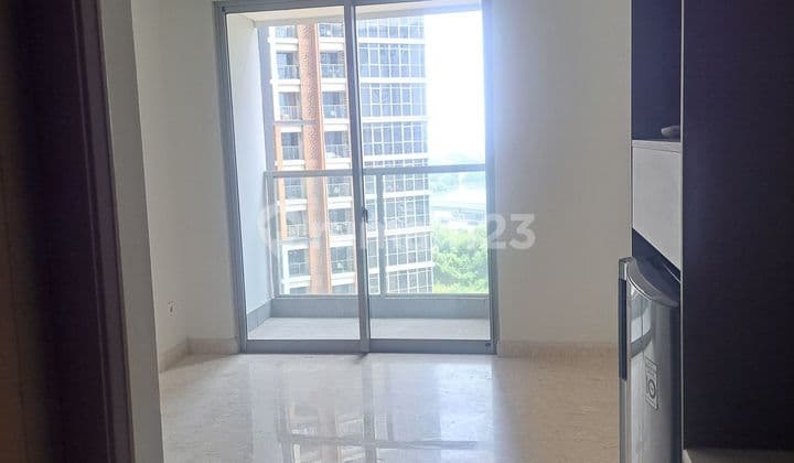 Apartemen Studio Gold Coast, Semi Furnished