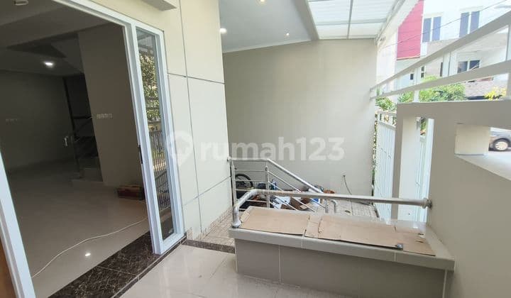 Green Ville Brand New House in Front of the Park