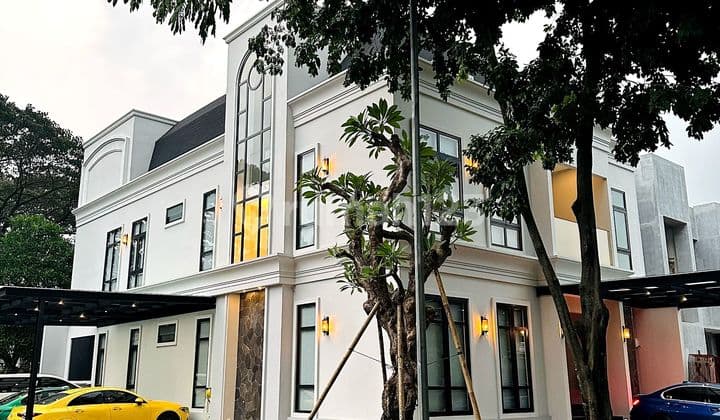 Dijual Rumah Hoek Bagus Mewah Furnished Selangkah ke Living Word Mall,Ada Private Swimming Pool