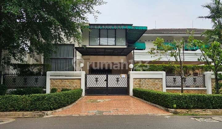 RUMAH TERAWAT
LOKASI STRATEGIS
ROW JALAN LEBAR,
PONDOK INDAH
JAKARTA SELATAN