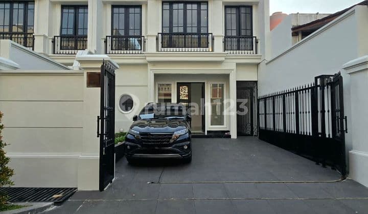 Rumah Baru American Classic di Cempaka Putih Jakarta Pusat